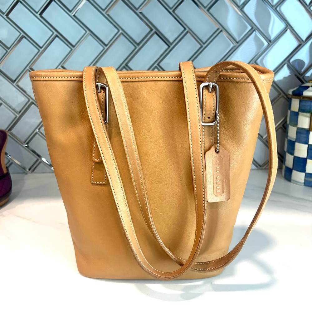 COACH TAN LEATHER BUCKET BAG WITH SILVER HARDWARE